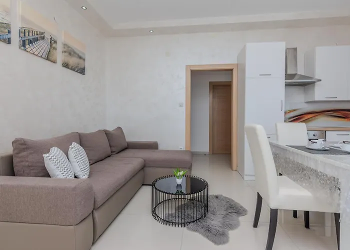 Apartment By The Sea - 18588 Vir