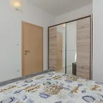 Apartment By The Sea - 18588