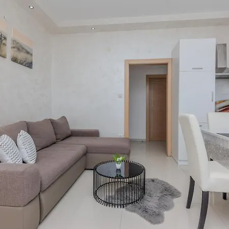 Apartment By The Sea - 18588 Vir