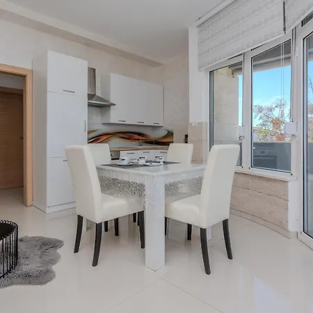 By The Sea - 18588 Apartman *